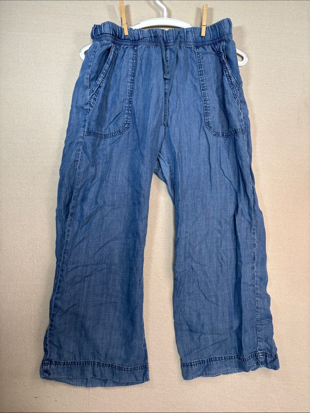 Wide-Leg Chambray Pants in Blue